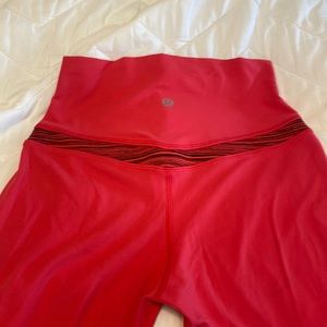 Buttery soft 3/4 Capri Lululemon hot pink leggings size 4